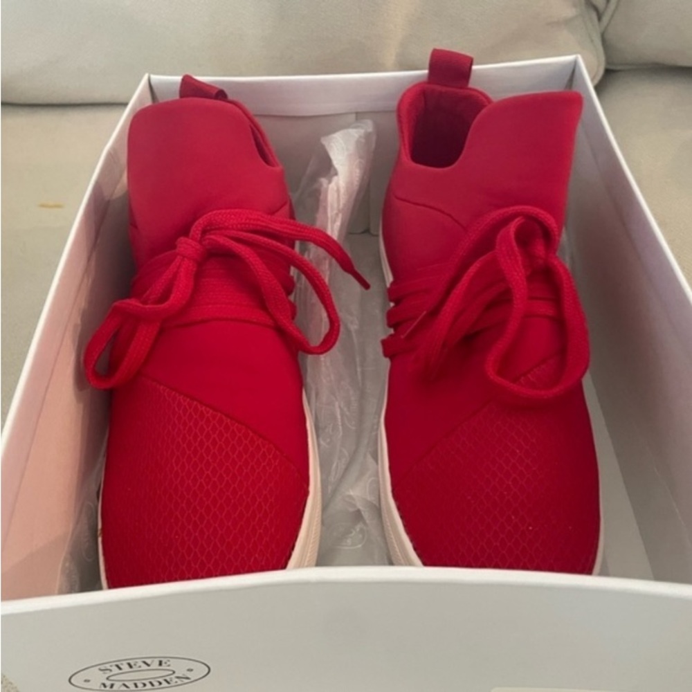 Steve Madden lancer slip on sneakers red women’s 8.5